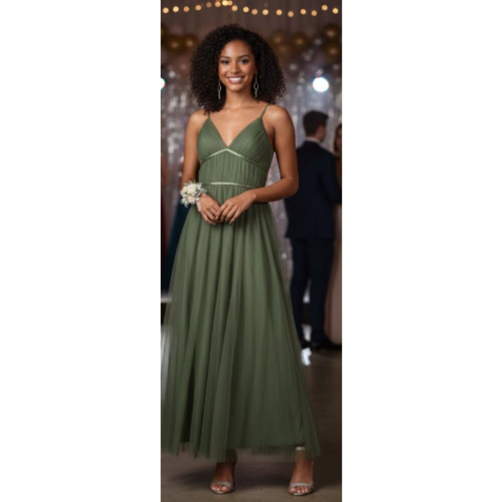 NWT Green Floor-Length Tulle Dress Ruched Bodice Spaghetti Straps V-Neck
